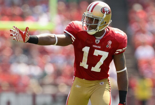 SAN FRANCISCO, CA - SEPTEMBER 11:  Braylon Edwards #17 of the San Francisco 49ers in action during their season opener against the Seattle Seahawks at Candlestick Park on September 11, 2011 in San Francisco, California.  (Photo by Ezra Shaw/Getty Images)