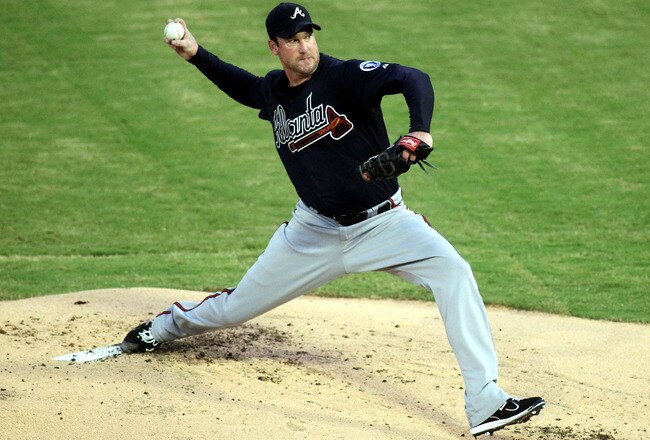 MIAMI GARDENS, FL - SEPTEMBER 21:  Pitcher Gerek Lowe #32 of the Atlanta Braves throws against thes Florida Marlins at Sun Life Stadium on September 21, 2011 in Miami Gardens, Florida.  (Photo by Marc Serota/Getty Images)