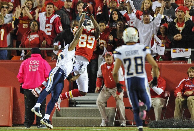 KANSAS CITY, MO - OCTOBER 31:  Wide receiver Jonathan Baldwin #89 of the Kansas City Chiefs pulls in a 39-yard touchdown pass against the San Diego Chargers during the first quarter on October 31, 2011 at Arrowhead Stadium in Kansas City, Missouri.  (Photo by Peter Aiken/Getty Images)