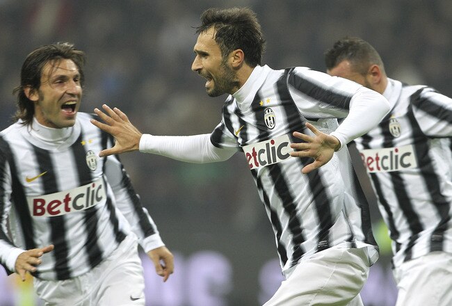 MILAN, ITALY - OCTOBER 29:  Mirko Vucinic of Juventus FC celebrates after scoring the opening goal during the Serie A match between FC Internazionale Milano and Juventus FC at Stadio Giuseppe Meazza on October 29, 2011 in Milan, Italy.  (Photo by Marco Luzzani/Getty Images)