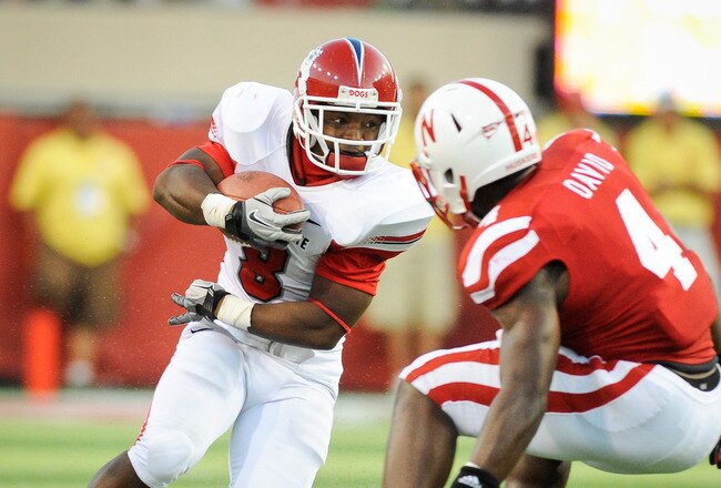 LINCOLN, NE - SEPTEMBER 10: Robbie Rouse #8 of the Fresno State Bulldogs tries to avoid Lavonte David #4 of the Nebraska Cornhuskers during their game at Memorial Stadium September 10, 2011 in Lincoln, Nebraska.  (Photo by Eric Francis/Getty Images)