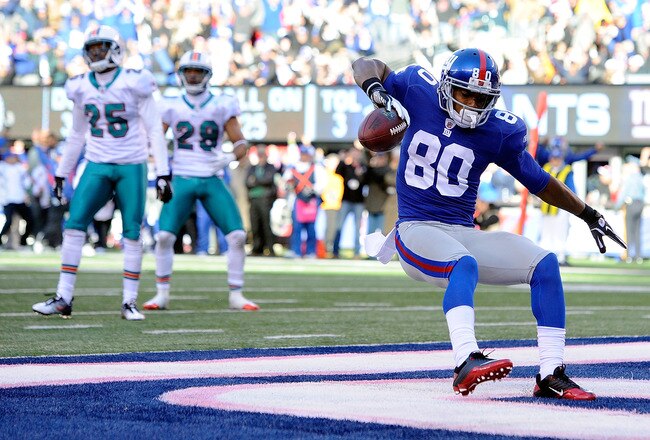 EAST RUTHERFORD, NJ - OCTOBER 30:  Victor Cruz #80 of the New York Giants celebrates after scoring a touchdown against the Miami Dolphins at MetLife Stadium on October 30, 2011 in East Rutherford, New Jersey.  (Photo by Patrick McDermott/Getty Images)