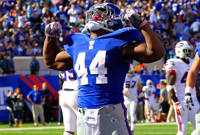 EAST RUTHERFORD, NJ - OCTOBER 16:  (EDITORS NOTE: Retransmission with alternate crop.) Ahmad Bradshaw #44 of the New York Giants celebrates a touchdown in the second quarter against the Buffalo Bills at MetLife Stadium on October 16, 2011 in East Rutherford, New Jersey.  (Photo by Chris Trotman/Getty Images)
