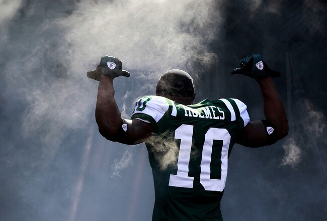 EAST RUTHERFORD, NJ - OCTOBER 23: Santonio Holmes #10 of the New York Jets takes the field against the San Diego Chargers at MetLife Stadium on October 23, 2011 in East Rutherford, New Jersey.  (Photo by Nick Laham/Getty Images)
