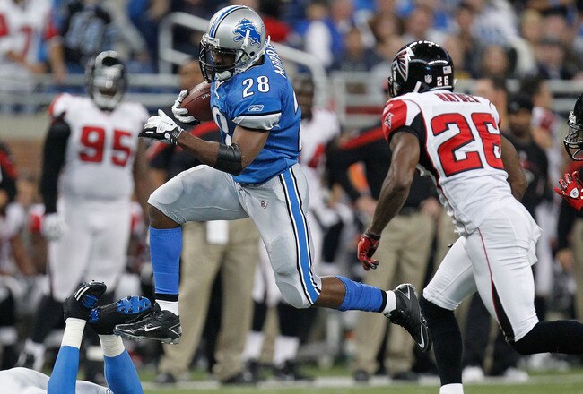 DETROIT, MI - OCTOBER 23:  Maurice Morris #28 of the Detroit Lions tries to outrun the tackle of Kelvin Hayden #26 of the Atlanta Falcons at Ford Field on October 23, 2011 in Detroit, Michigan. Atlanta won the game 23-16. (Photo by Gregory Shamus/Getty Images)