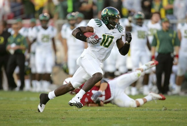 PALO ALTO, CA - NOVEMBER 07:  D.J. Davis #10 of the Oregon Ducks in action during their game against the Stanford Cardinal at Stanford Stadium on November 7, 2009 in Palo Alto, California.  (Photo by Ezra Shaw/Getty Images)