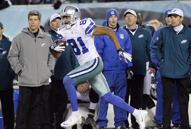 PHILADELPHIA, PA - OCTOBER 30: Laurent Robinson #81 of the Dallas Cowboys runs to the end zone for a touchdown against the Philadelphia Eagles during a game at Lincoln Financial Field on October 30, 2011 in Philadelphia, Pennsylvania. (Photo by Rich Schultz /Getty Images)