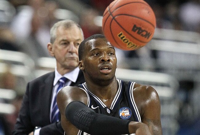 HOUSTON, TX - APRIL 04:  Shelvin Mack #1 of the Butler Bulldogs passes the ball while taking on the Connecticut Huskies during the National Championship Game of the 2011 NCAA Division I Men's Basketball Tournament at Reliant Stadium on April 4, 2011 in Houston, Texas.  (Photo by Ronald Martinez/Getty Images)