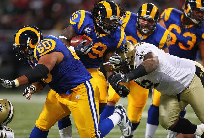 ST. LOUIS, MO - OCTOBER 30: Steven Jackson #39 of the St. Louis Rams runs against the New Orleans Saints at the Edward Jones Dome on October 30, 2011 in St. Louis, Missouri.  The St. Louis won 31-21.  (Photo by Dilip Vishwanat/Getty Images)