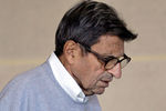 UNIVERSITY PARK, PA - NOVEMBER 08:  Penn State University head football coach Joe Paterno leaves the team's football building on November 8, 2011 in University Park, Pennsylvania. Amid allegations that former assistant Jerry Sandusky was involved with child sex abuse, Paterno's weekly news conference was canceled about an hour before it was scheduled to occur. (Photo by Rob Carr/Getty Images)
