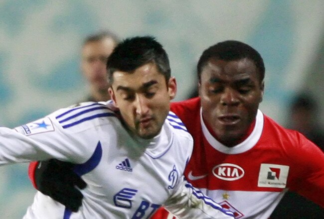 KHIMKI, RUSSIA - NOVEMBER 05: Aleksandr Samedov (L) of FC Dynamo Moscow battles for the ball with Emmanuel Emenike of FC Spartak Moscow during the Russian Football League Championship match between FC Dynamo Moscow and FC Spartak Moscow at the Khimki Stadium on November 05, 2011 in Khimki, Russia.  (Photo by Dmitry Korotayev/Epsilon/Getty Images)