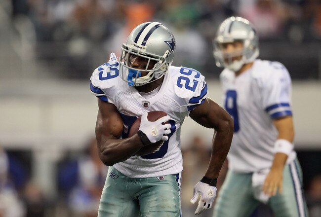 ARLINGTON, TX - NOVEMBER 06:  Running back DeMarco Murray #29 of the Dallas Cowboys carries the ball against the Seattle Seahawks at Cowboys Stadium on November 6, 2011 in Arlington, Texas.  (Photo by Jeff Gross/Getty Images)