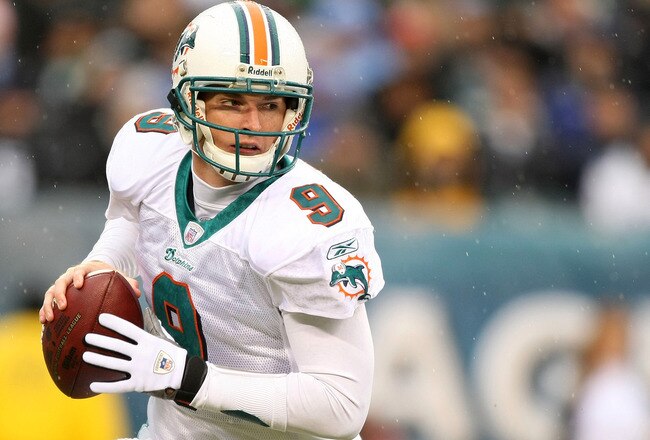 PHILADELPHIA - NOVEMBER 18: John Beck #9 of the Miami Dolphins looks to pass against the Philadelphia Eagles on November 18, 2007 at Lincoln Financial Field in Philadelphia, Pennsylvania.  (Photo by Al Bello/Getty Images)
