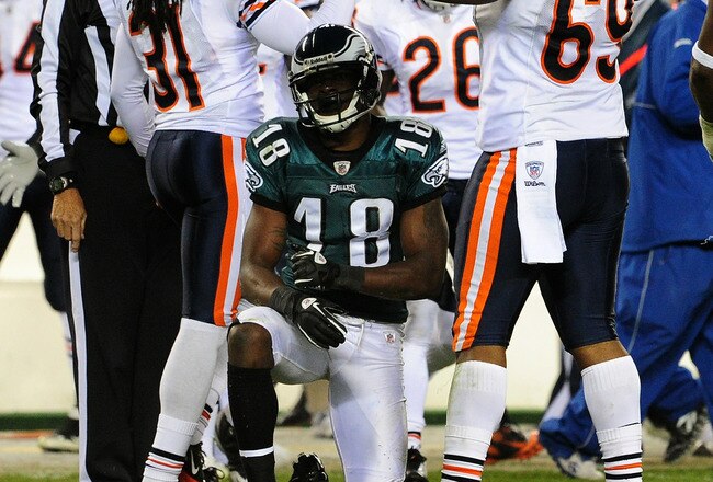 PHILADELPHIA, PA - NOVEMBER 7: Henry Melton #69 and Brandon Meriweather #31 of the Chicago Bears celebrate after stopping Jeremy Maclin #18 of the Philadelphia Eagles on a 4th down attempt at Lincoln Financial Field on November 7, 2011 in Phildelphia, Pennsylvania. (Photo by Scott Cunningham/Getty Images)