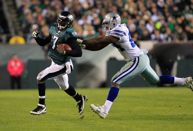 PHILADELPHIA, PA - OCTOBER 30:  Michael Vick #7 of the Philadelphia Eagles tries to elude DeMarcus Ware #94 of the Dallas Cowboys at Lincoln Financial Field on October 30, 2011 in Philadelphia, Pennsylvania.  (Photo by Chris Trotman/Getty Images)