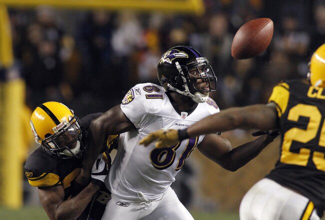 PITTSBURGH, PA - NOVEMBER 6:   Anquan Boldin #81 of the Baltimore Ravens bobbles a ball against the Pittsburgh Steelers during the game on November 6, 2011 at Heinz Field in Pittsburgh, Pennsylvania.  (Photo by Justin K. Aller/Getty Images)