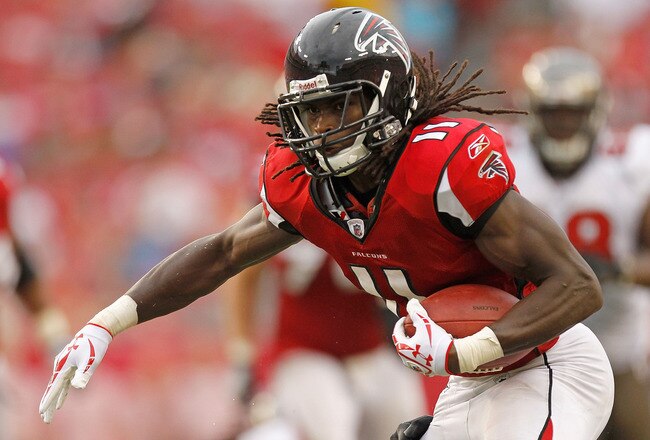 TAMPA, FL - SEPTEMBER 25:   Julio Jones #11 of the Atlanta Falcons runs after a catch during a game against the Tampa Bay Buccaneers at Raymond James Stadium on September 25, 2011 in Tampa, Florida.  (Photo by Mike Ehrmann/Getty Images)