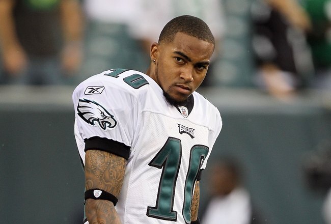 PHILADELPHIA, PA - AUGUST 25:  DeSean Jackson #10 of the Philadelphia Eagles warms up before playing against the Cleveland Browns during their pre season game on August 25, 2011 at Lincoln Financial Field in Philadelphia, Pennsylvania.  (Photo by Jim McIsaac/Getty Images)
