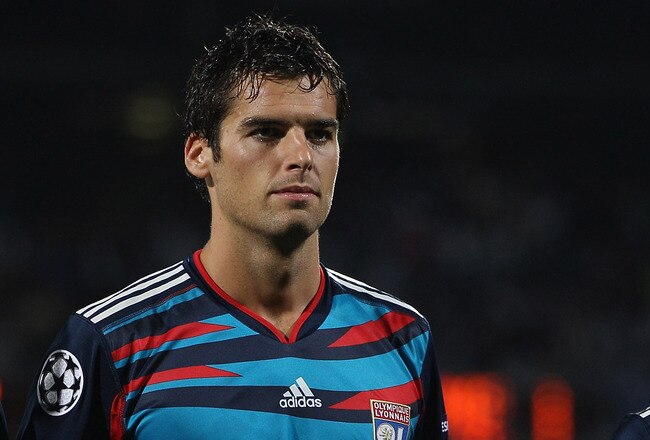 LYON, FRANCE - SEPTEMBER 14:  Miralem Pjanic (l),Yoann Gourcuff (c) and Lisandro (r) of Lyon line up before the UEFA Champions League Group B match between Olympique Lyonnais and FC Schalke 04 at the Stade de Gerland on September 14, 2010 in Lyon, France.  (Photo by Michael Steele/Getty Images)