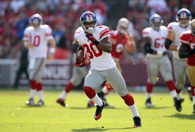 SAN FRANCISCO, CA - NOVEMBER 13:  Victor Cruz #80 of the New York Giants in action against the San Francisco 49ers at Candlestick Park on November 13, 2011 in San Francisco, California.  (Photo by Ezra Shaw/Getty Images)