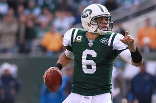 EAST RUTHERFORD, NJ - OCTOBER 23:  Mark Sanchez #6 of the New York Jets passes against the San Diego Chargers at MetLife Stadium on October 23, 2011 in East Rutherford, New Jersey.  (Photo by Nick Laham/Getty Images)