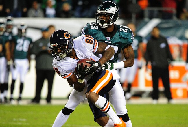 PHILADELPHIA, PA - NOVEMBER 7: Earl Bennett #80 of the Chicago Bears runs with a catch against Dominique Rodgers-Cromartie #23 of the Philadelphia Eagles at Lincoln Financial Field on November 7, 2011 in Phildelphia, Pennsylvania. (Photo by Scott Cunningham/Getty Images)