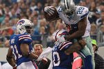 ARLINGTON, TX - NOVEMBER 13:  DeMarco Murray #29 of the Dallas Cowboys runs the ball against  Nick Barnett #50 of the Buffalo Bills at Cowboys Stadium on November 13, 2011 in Arlington, Texas.  (Photo by Ronald Martinez/Getty Images)