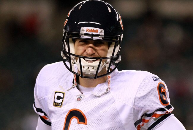 PHILADELPHIA, PA - NOVEMBER 07:  Quarterback Jay Cutler #6 of the Chicago Bears smiles during warm-ups before playing against the Philadelphia Eagles during a game at Lincoln Financial Field on November 7, 2011 in Philadelphia, Pennsylvania.  (Photo by Nick Laham/Getty Images)