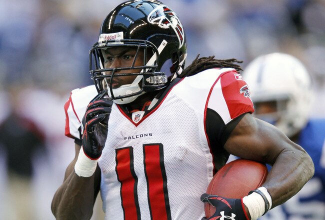 INDIANAPOLIS, IN - NOVEMBER 6: Julio Jones #11 of the Atlanta Falcons runs downfield with an 80-yard touchdown pass against the Indianapolis Colts during the first half of their game at Lucas Oil Stadium on November 6, 2011 in Indianapolis, Indiana. (Photo by Joe Robbins/Getty Images)