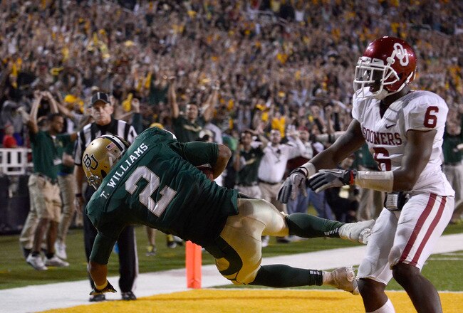 WACO, TX - NOVEMBER 19:  Terrance Williams #2 of the Baylor Bears scores a touchdown in the fourth quarter during a game against the Oklahoma Sooners at Floyd Casey Stadium on November 19, 2011 in Waco, Texas. The Baylor Bears defeated the Oklahoma Sooners 45-38.  (Photo by Sarah Glenn/Getty Images)