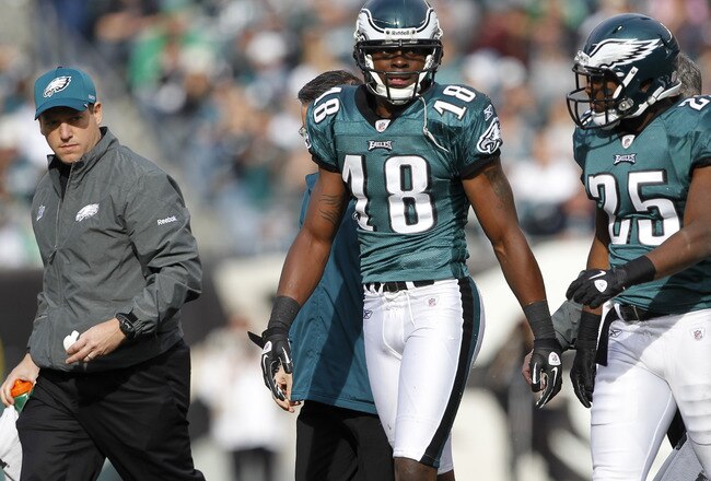 PHILADELPHIA, PA - NOVEMBER 13: Jeremy Maclin #18 of the Philadelphia Eagles walks off the field with LeSean McCoy #25 after Maclin was injured on a play against the Arizona Cardinals during a game at Lincoln Financial Field on November 13, 2011 in Philadelphia, Pennsylvania. The Cardinals defeated the Eagles 21-17. (Photo by Rich Schultz /Getty Images)