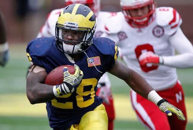 ANN ARBOR, MI - NOVEMBER 19:  Fitzgerald Toussaint #28 of the Michigan Wolverines looks for yards during a fourth quarter run against the Nebraska Cornhuskers at Michigan Stadium on November 19, 2011 in Ann Arbor, Michigan. Michigan won the game 45-17. (Photo by Gregory Shamus/Getty Images)