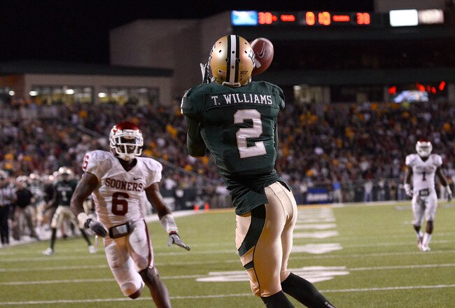 WACO, TX - NOVEMBER 19: Terrance Williams #2 of the Baylor Bears makes a catch for a touchdown in the fourth quarter during a game against the Oklahoma Sooners at Floyd Casey Stadium on November 19, 2011 in Waco, Texas. The Baylor Bears defeated the Oklahoma Sooners 45-38. (Photo by Sarah Glenn/Getty Images)