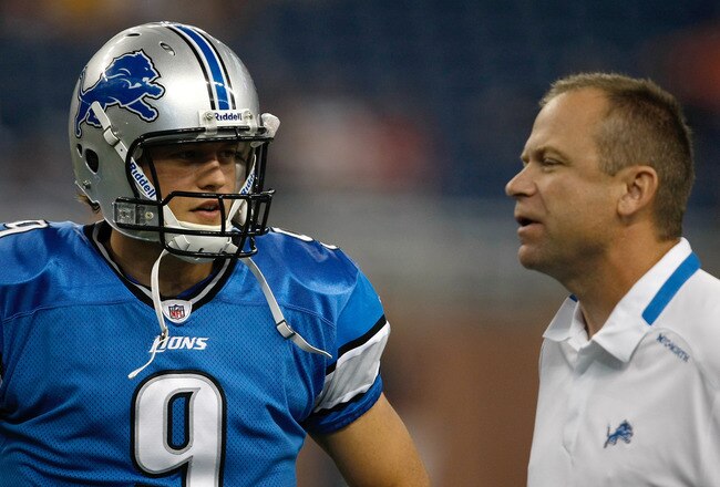 DETROIT, MI - SEPTEMBER 27:  Quarterback Matthew Stafford #9 of the Detroit Lions stands and talks with offensive coordinator Scott Linehan during warmups prior to the game against the Washington Redskins at Ford Field on September 27, 2009 in Detroit, Michigan. (Photo by Scott Boehm/Getty Images)