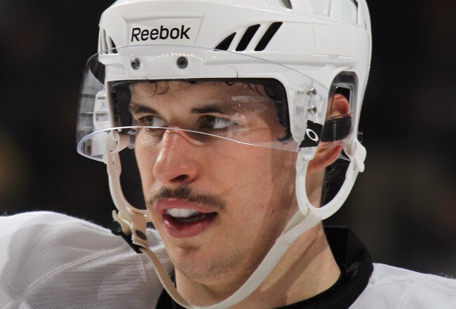 UNIONDALE, NY - DECEMBER 29:  Sidney Crosby #87 of the Pittsburgh Penguins skates against the New York Islanders at the Nassau Coliseum on December 29, 2010 in Uniondale, New York.  (Photo by Bruce Bennett/Getty Images)