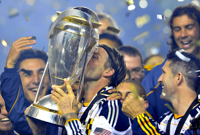 David Beckham kisses the Cup