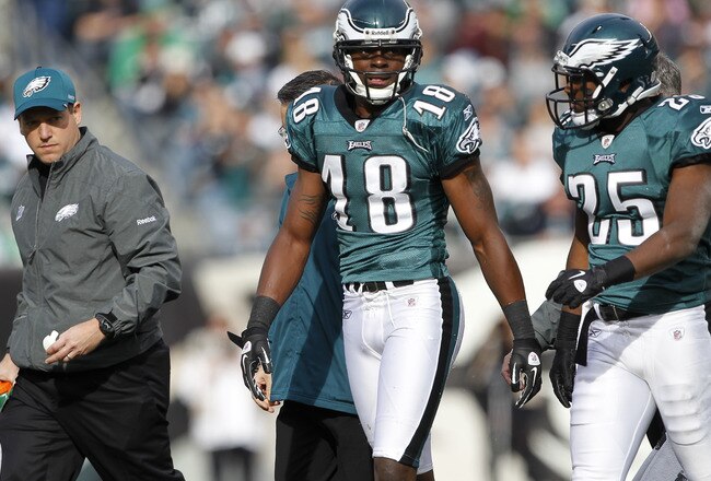 PHILADELPHIA, PA - NOVEMBER 13: Jeremy Maclin #18 of the Philadelphia Eagles walks off the field with LeSean McCoy #25 after Maclin was injured on a play against the Arizona Cardinals during a game at Lincoln Financial Field on November 13, 2011 in Philadelphia, Pennsylvania. The Cardinals defeated the Eagles 21-17. (Photo by Rich Schultz /Getty Images)