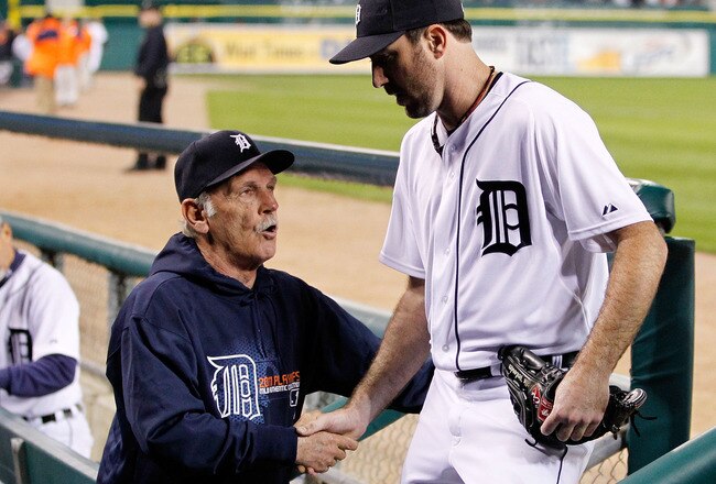 DETROIT, MI - OCTOBER 03:  Justin Verlander #35 of the Detroit Tigers is congratulated by Jim Leyland after leaving the game following the eighth inning of Game Three of the American League Division Series against the New York Yankees at Comerica Park on October 3, 2011 in Detroit, Michigan.  (Photo by Gregory Shamus/Getty Images)