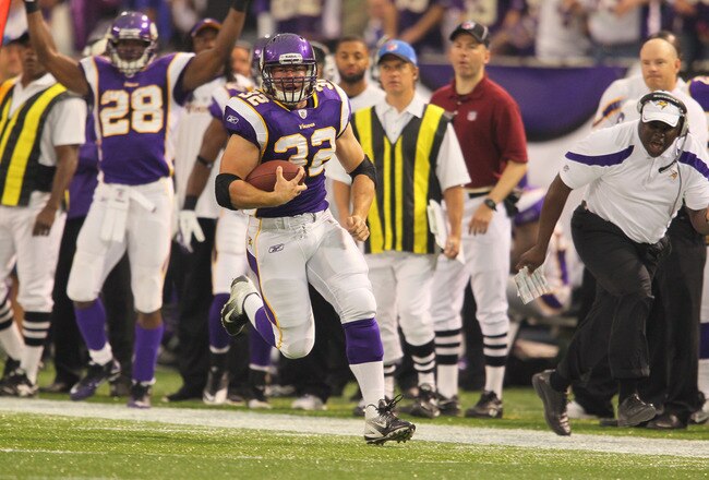 MINNEAPOLIS, MN - SEPTEMBER 18:  Toby Gerhart #32 of the Minnesota Vikings runs the ball 31 yards against the Tampa Bay Buccaneers at the Hubert H. Humphrey Metrodome on September 18, 2011 in Minneapolis, Minnesota.  (Photo by Adam Bettcher /Getty Images)