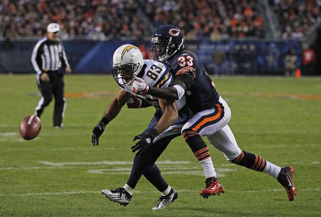 CHICAGO, IL - NOVEMBER 20:  Vincent Jackson #83 of the San Diego Chargers drops a pass under pressure from Charles Tillman #33 of the Chicago Bears at Soldier Field on November 20, 2011 in Chicago, Illinois. The Bears defeated the Chargers 31-20.  (Photo by Jonathan Daniel/Getty Images)