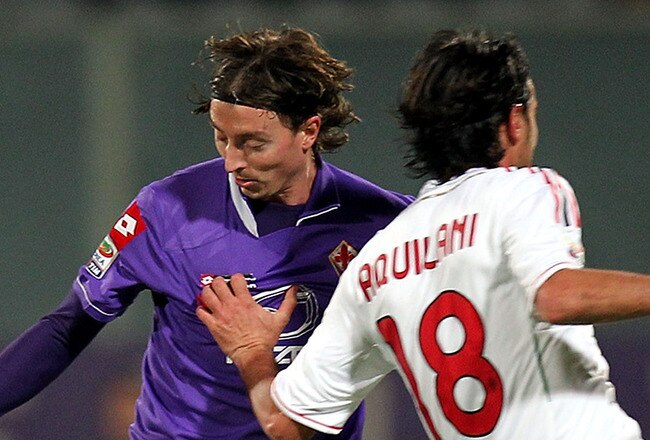 FLORENCE, ITALY - NOVEMBER 19: Riccardo Montolivo of ACF Fiorentina fights for the ball with Alberto Aquilani of AC Milan during the Serie A match between ACF Fiorentina and AC Milan at Stadio Artemio Franchi on November 19, 2011 in Florence, Italy.  (Photo by Gabriele Maltinti/Getty Images)
