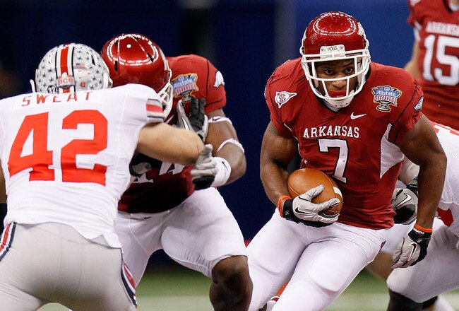 NEW ORLEANS, LA - JANUARY 04:  Knile Davis #7 of the Arkansas Razorbacks runs the ball against the Ohio State Buckeyes during the Allstate Sugar Bowl at the Louisiana Superdome on January 4, 2011 in New Orleans, Louisiana.  (Photo by Kevin C. Cox/Getty Images)