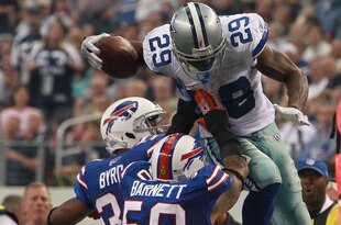 ARLINGTON, TX - NOVEMBER 13:  DeMarco Murray #29 of the Dallas Cowboys runs the ball against  Nick Barnett #50 of the Buffalo Bills at Cowboys Stadium on November 13, 2011 in Arlington, Texas.  (Photo by Ronald Martinez/Getty Images)