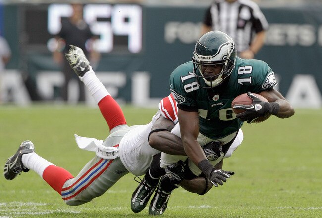 PHILADELPHIA, PA - SEPTEMBER 25:  Jeremy Maclin #18 of the Philadelphia Eagles is tackled by a New York Giants defender during the game at Lincoln Financial Field on September 25, 2011 in Philadelphia, Pennsylvania.  (Photo by Rob Carr/Getty Images)