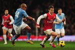 LONDON, ENGLAND - JANUARY 05:  Jack Wilshere of Arsenal evades Nigel de Jong of Manchester City during the Barclays Premier League match between Arsenal and Manchester City at the Emirates Stadium on January 5, 2011 in London, England.  (Photo by Shaun Botterill/Getty Images)