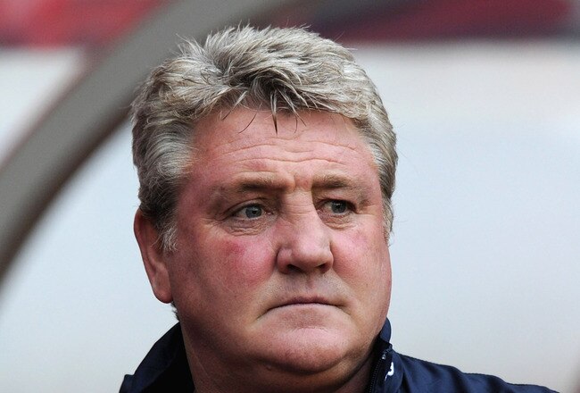 SUNDERLAND, ENGLAND - NOVEMBER 26:  Sunderland manager Steve Bruce ahead of the Barclays Premier League match between Sunderland and Wigan Athletic at Stadium of Light on November 26, 2011 in Sunderland, England.  (Photo by Gareth Copley/Getty Images)