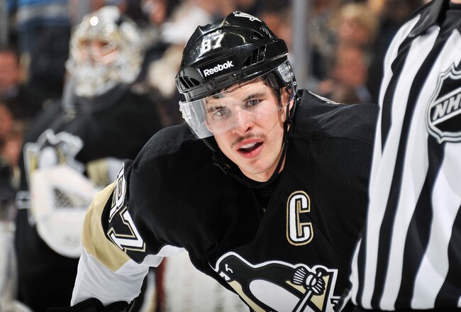 PITTSBURGH, PA - NOVEMBER 23:  Sidney Crosby #87 of the Pittsburgh Penguins prepares to take a face off against the St. Louis Blues on November 23, 2011 at CONSOL Energy Center in Pittsburgh, Pennsylvania. The Blues won 3-2.  (Photo by Jamie Sabau/Getty Images)