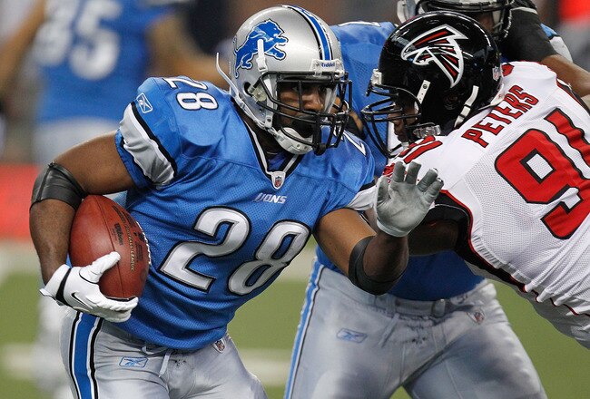 DETROIT, MI - OCTOBER 23:  Maurice Morris #28 of the Detroit Lions tries to get around the tackle of  Corey Peters #91 of the Atlanta Falcons during a first quarter run at Ford Field on October 23, 2011 in Detroit, Michigan.  (Photo by Gregory Shamus/Getty Images)