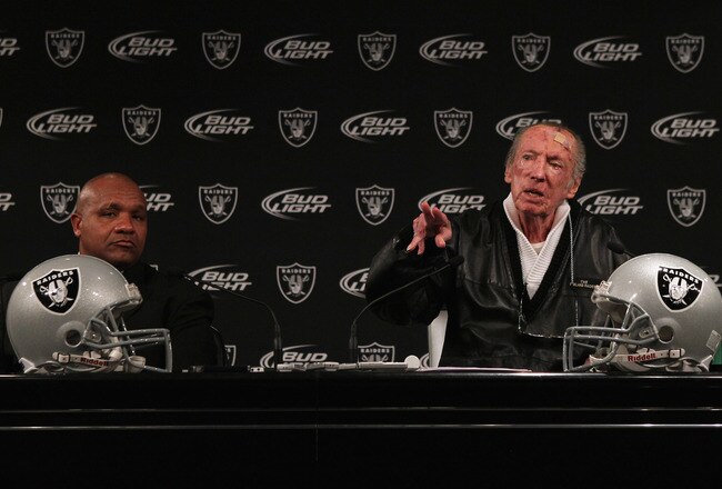 ALAMEDA, CA - JANUARY 18:  New Oakland Raiders coach Hue Jackson (L) looks on as Raiders owner Al Davis speaks during a press conference on January 18, 2011 in Alameda, California. Hue Jackson was introduced as the new coach of the Oakland Raiders, replacing the fired Tom Cable.  (Photo by Justin Sullivan/Getty Images)