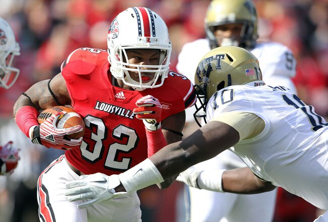 LOUISVILLE, KY - NOVEMBER 12:  Senorise Perry#32 of the Louisville Cardinals runs with the ball while defended by LaQuentin Smith#10  of the Pittsburgh Panthers during the game at Papa John's Cardinal Stadium on November 12, 2011 in Louisville, Kentucky.  (Photo by Andy Lyons/Getty Images)